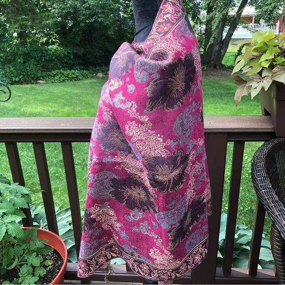 Woven Floral Metallic Wrap/Scarf 🌺🌺 - Picture 6 of 11